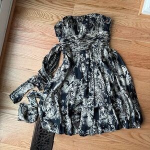 BCBG 100% Silk Strapless Dress with Tie Waist in Black and Ivory Paisley Y2K